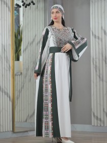 ثوب ابيض بتطريز اخضر