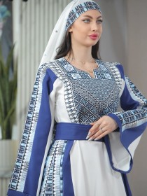 ثوب ابيض بتطريز ازرق